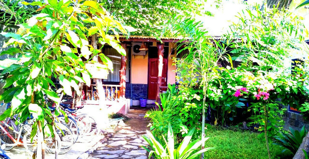 Dua Nina Homestay Gili Trawangan Exterior photo