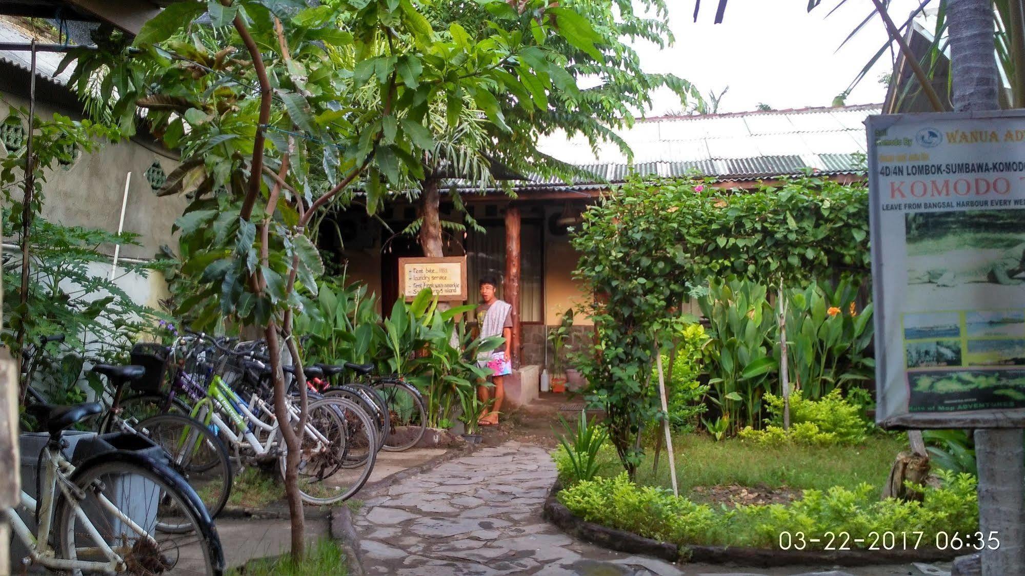 Dua Nina Homestay Gili Trawangan Exterior photo